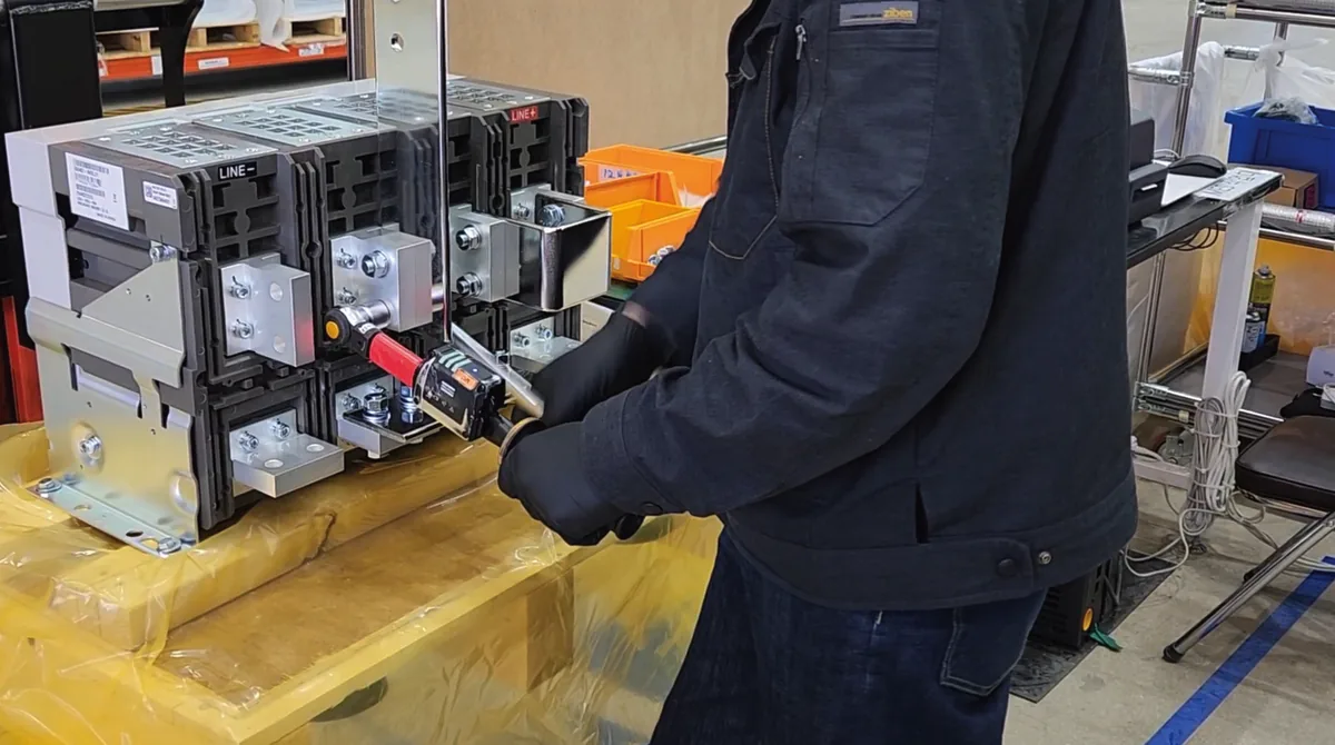 Atlas Copco 공구로 BCP 체결 작업